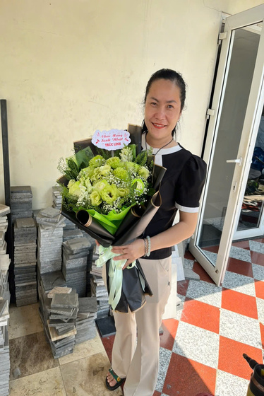 khách mua hoa hồng mix hoa baby tại hoa viêt 247