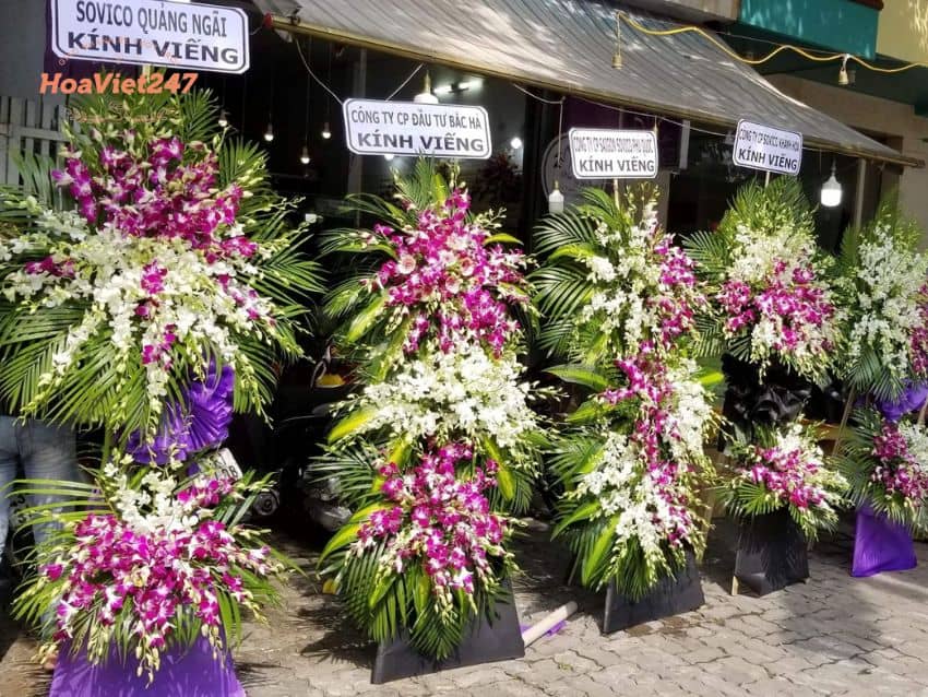 vòng hoa tang lễ tại shop hoa hòa bình