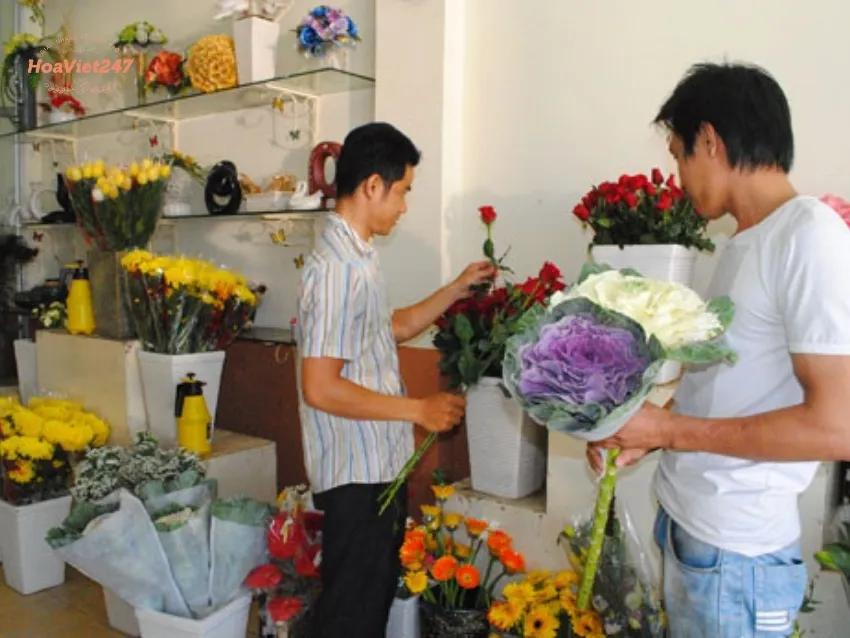 chọn mua kệ hoa tại shop hoa tươi tuyên quang 