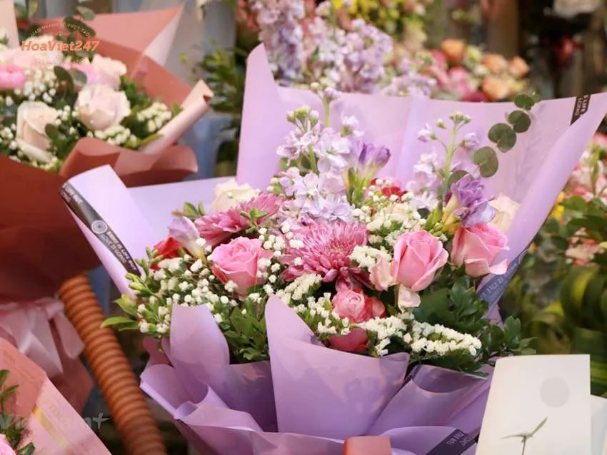 khách hàng nhận được khi mua hoa tại shop hoa sóc trăng