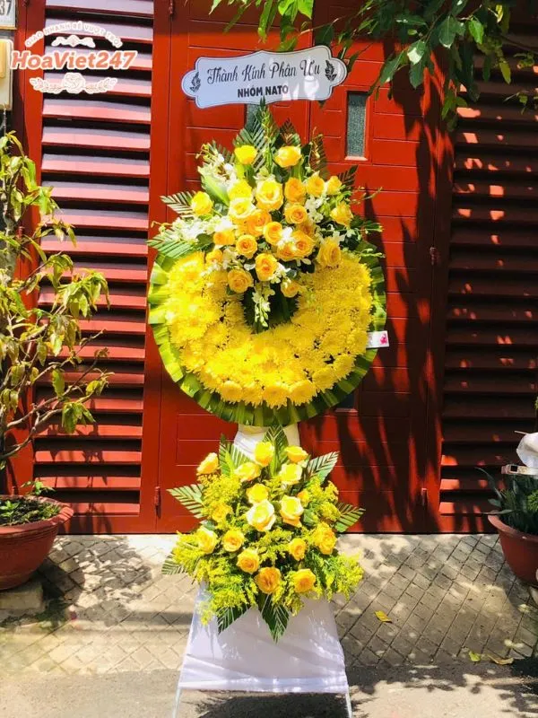 kệ viếng tông vàng cửa hàng hoa cầu giấy