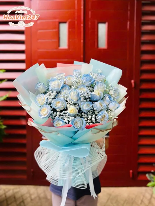 Bó hoa hồng xanh tặng công an nam