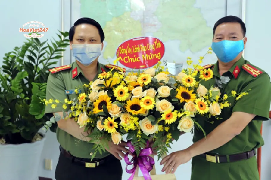 giỏ hoa tươi chúc mừng ngày công an nhân dân 