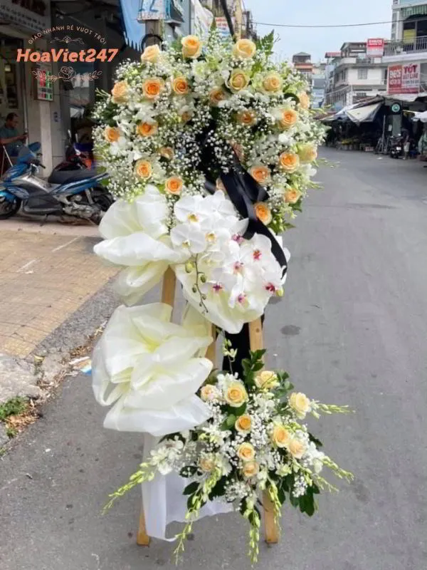 Hoa chia buồn trong các tang lễ đám tang 