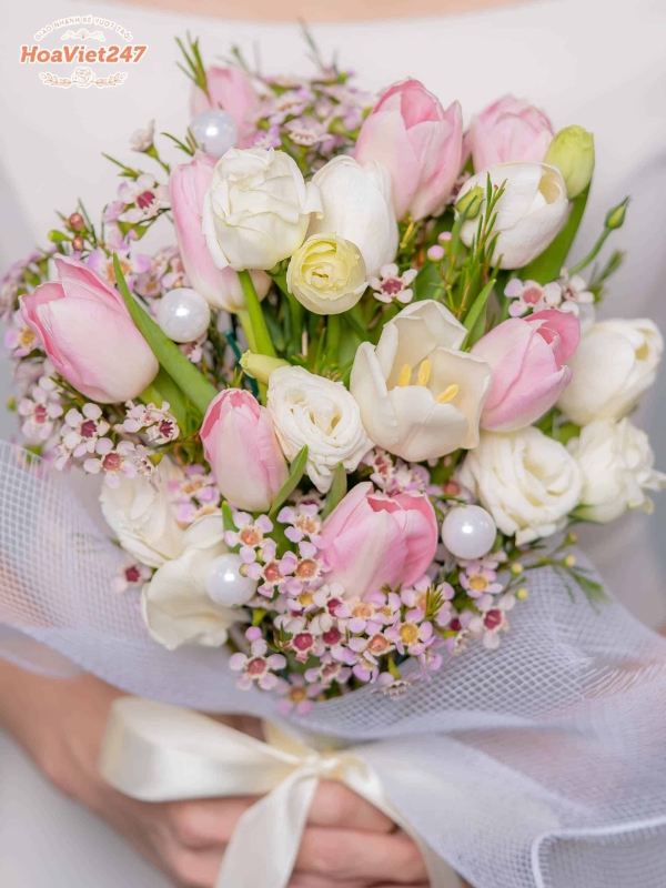 Mẫu hoa cưới Tulip cầm tay màu hồng ngọt ngào