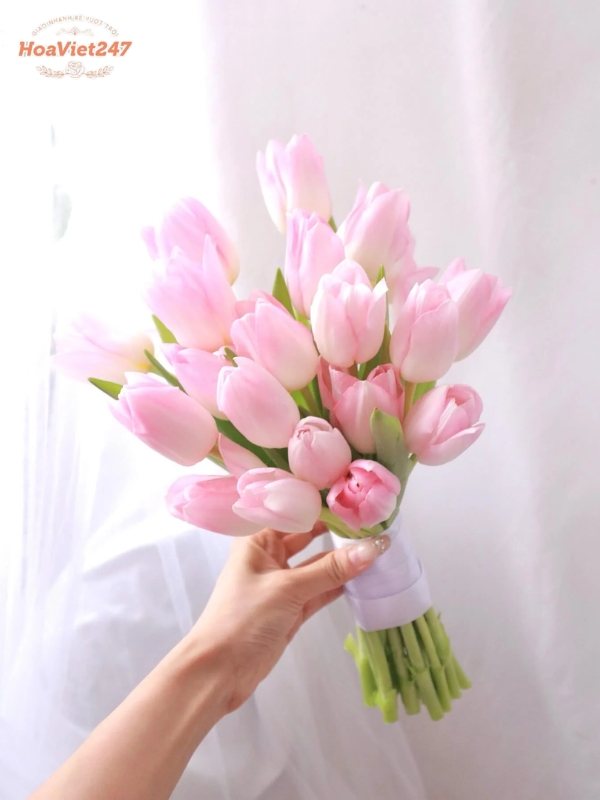 Mẫu hoa cưới Tulip cầm tay màu hồng ngọt ngào