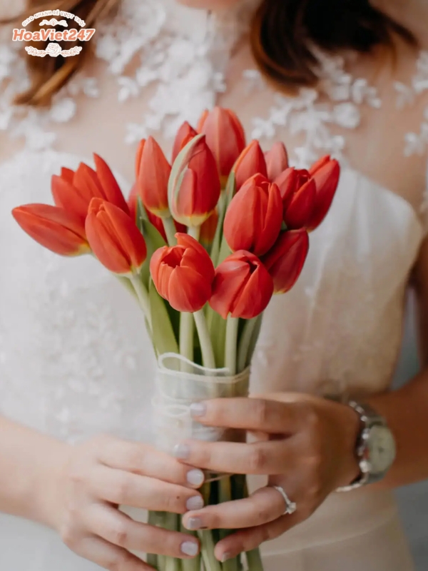 Bó hoa cưới Tulip màu cam tràn đầy năng lượng