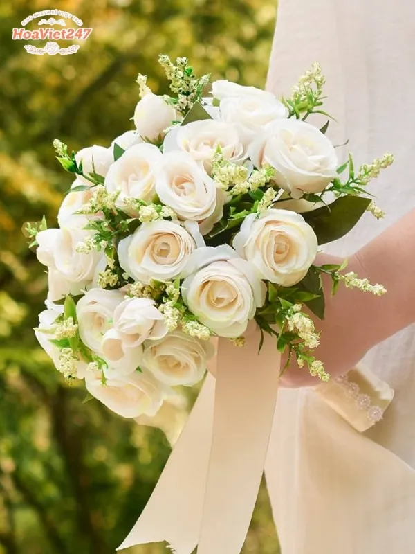 mẫu hoa cưới cầm tay với hoa hồng