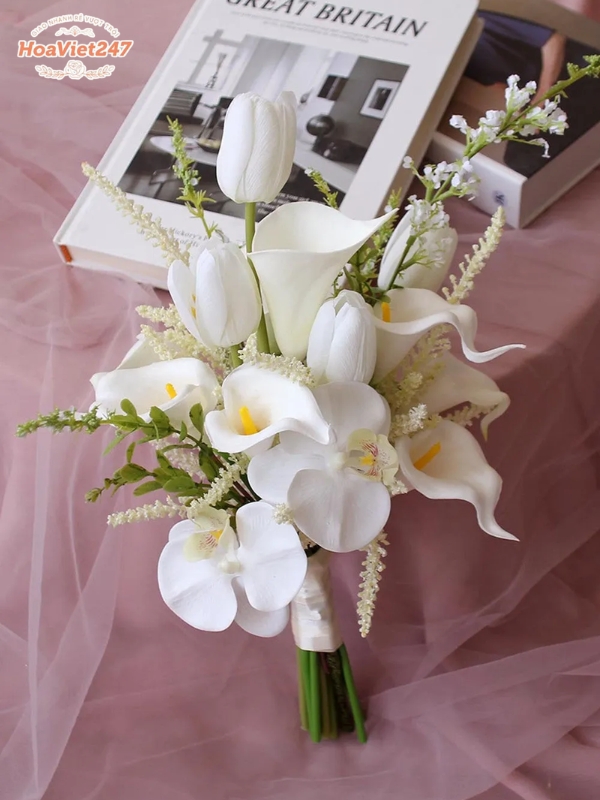 Bó hoa cưới Tulip trắng tinh khôi cho cô dâu